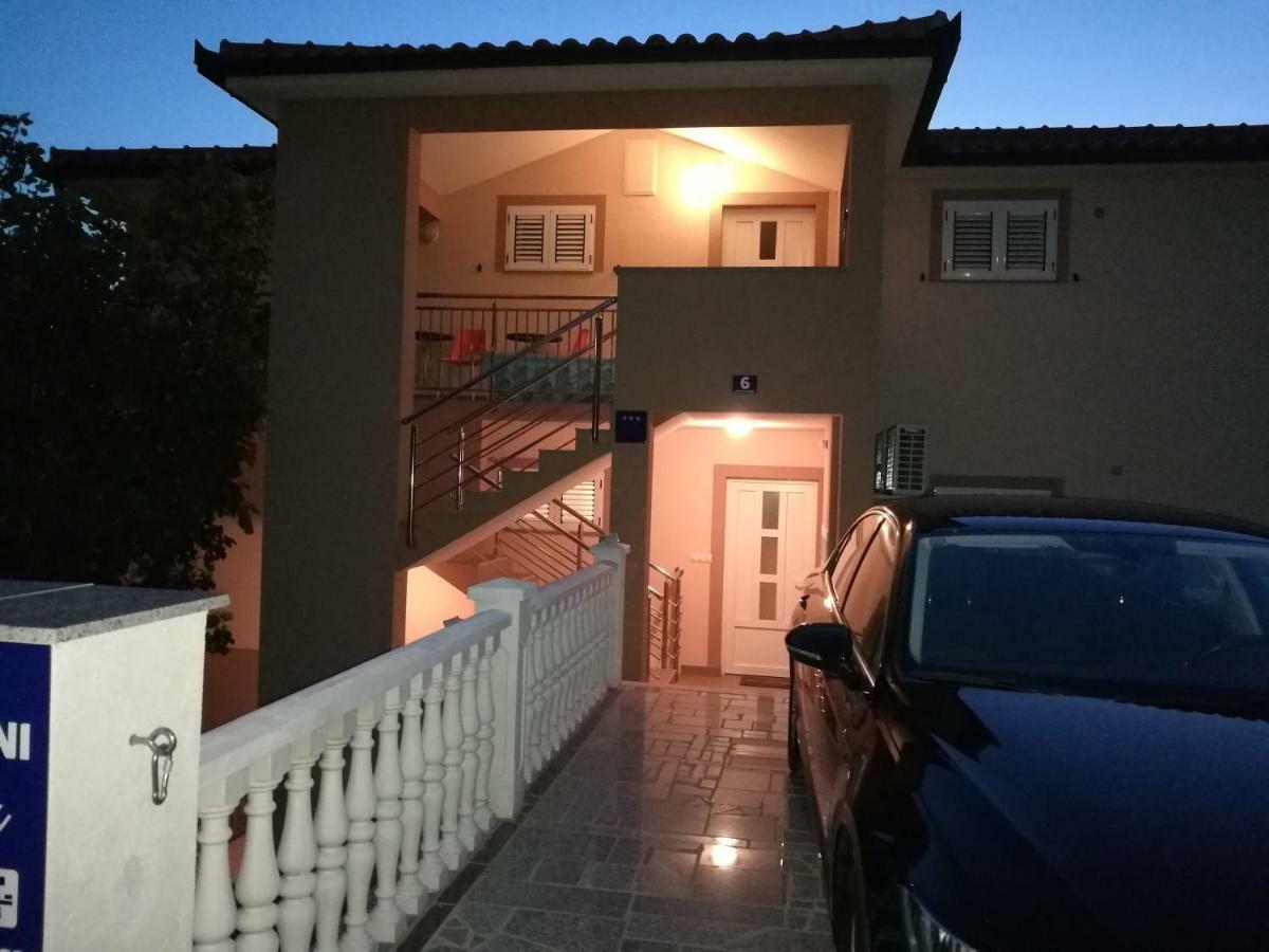 Apartmani Nada Klenovica Luaran gambar