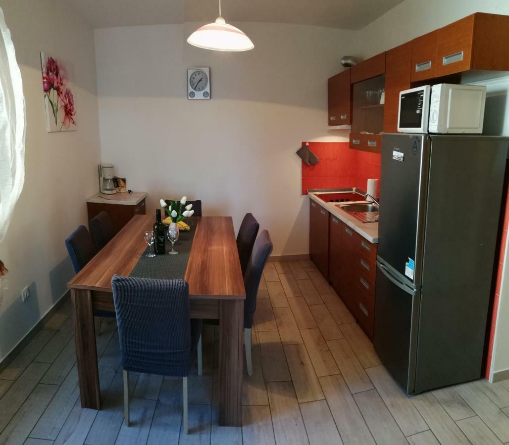 Apartmani Nada Klenovica Luaran gambar