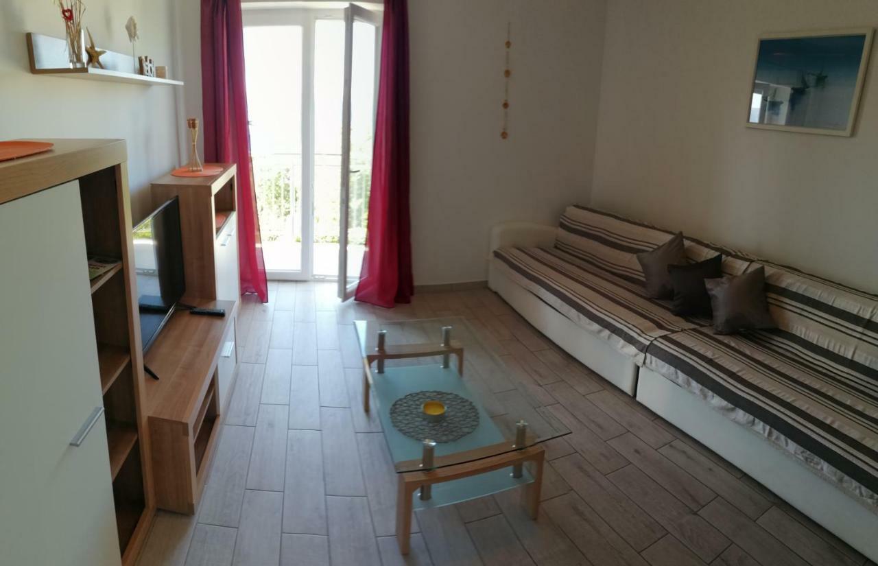 Apartmani Nada Klenovica Luaran gambar